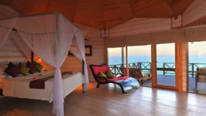 Jacuzzi Beach Villas, Komandoo Island Resort